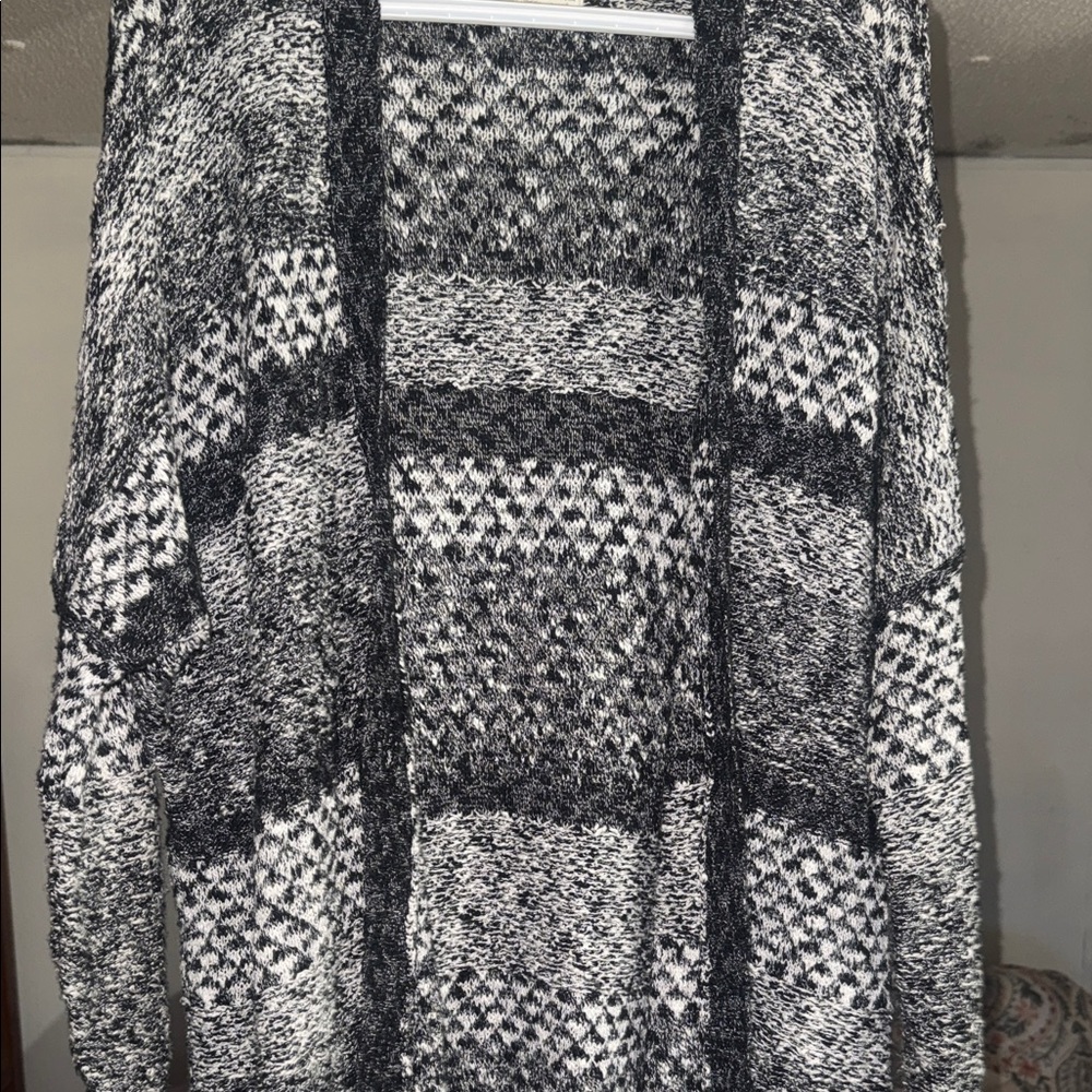 Abercrombie & Fitch Black and White Patterned Cardigan